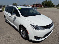 Used 2018  Chrysler Pacifica 4d Wagon Limited at House of Carz near Rochester&comma; IN