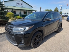 Used 2019  Toyota Highlander 4d SUV AWD XLE at House of Carz near Rochester&comma; IN