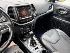 Used 2016  Jeep Cherokee 4d SUV 4WD Trailhawk V6 at House of Carz near Rochester&comma; IN