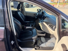 Used 2017  Chrysler Pacifica 4d Wagon Touring-L at House of Carz near Rochester&comma; IN