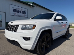 Used 2015  Jeep Grand Cherokee 4d SUV 4WD Laredo at House of Carz near Rochester&comma; IN