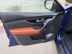 Used 2018  Nissan Rogue 4d SUV AWD SL at House of Carz near Rochester&comma; IN