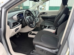 Used 2021  Chrysler Pacifica Touring AWD at House of Carz near Rochester&comma; IN