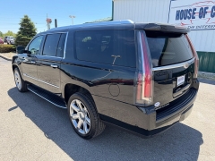 Used 2017  Cadillac Escalade ESV 4d SUV 4WD Luxury at House of Carz near Rochester&comma; IN