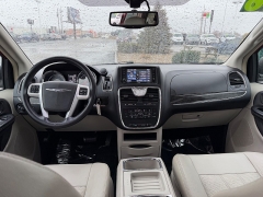 Used 2016  Chrysler Town & Country 4d Wagon Touring L at House of Carz near Rochester&comma; IN