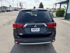 Used 2017  Mitsubishi Outlander 4d SUV FWD ES at House of Carz near Rochester&comma; IN