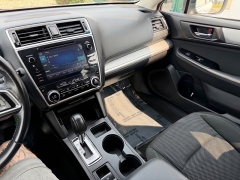 Used 2019  Subaru Outback 4d SUV 2&period;5i Premium at House of Carz near Rochester&comma; IN