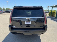 Used 2017  Cadillac Escalade ESV 4d SUV 4WD Luxury at House of Carz near Rochester&comma; IN
