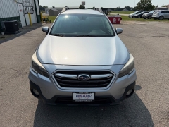 Used 2019  Subaru Outback 4d SUV 2&period;5i Premium at House of Carz near Rochester&comma; IN