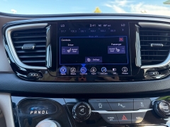 Used 2017  Chrysler Pacifica 4d Wagon Touring-L at House of Carz near Rochester&comma; IN