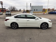 Used 2017  Nissan Altima 4d Sedan 2&period;5L SR at House of Carz near Rochester&comma; IN