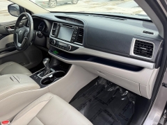 Used 2018  Toyota Highlander 4d SUV FWD XLE at House of Carz near Rochester&comma; IN