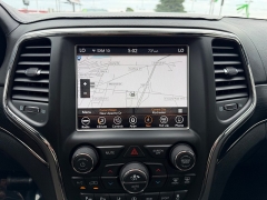 Used 2018  Jeep Grand Cherokee 4d SUV 2WD Overland V6 High Altitude at House of Carz near Rochester&comma; IN