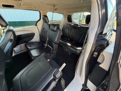 Used 2017  Chrysler Pacifica 4d Wagon Touring-L at House of Carz near Rochester&comma; IN