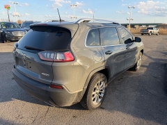 Used 2021  Jeep Cherokee Latitude Lux 4x4 at House of Carz near Rochester&comma; IN