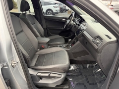 Used 2021  Volkswagen Tiguan 2&period;0T SE R-Line Black 4MOTION at House of Carz near Rochester&comma; IN