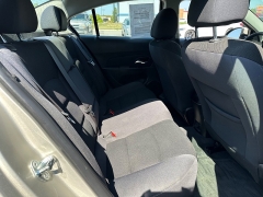 Used 2016  Chevrolet Cruze Limited 4d Sedan LT w/1LT Auto at House of Carz near Rochester, IN