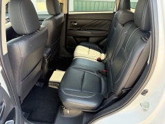 Used 2018  Mitsubishi Outlander Plug-In Hybrid 4d SUV AWC SEL at House of Carz near Rochester&comma; IN