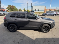 Used 2019  Jeep Cherokee 4d SUV 4WD Trailhawk 3.2L at House of Carz near Rochester, IN