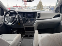 Used 2018  Toyota Sienna 4d Wagon LE 7-Pass w&sol;Auto Access Seat at House of Carz near Rochester&comma; IN