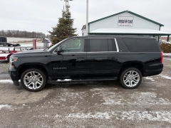 Used 2019  Chevrolet Suburban 4d SUV 4WD LT at House of Carz near Rochester&comma; IN