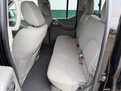 Used 2014  Nissan Frontier 4WD Crew Cab SV Auto at House of Carz near Rochester&comma; IN