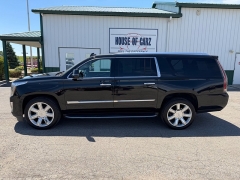 Used 2017  Cadillac Escalade ESV 4d SUV 4WD Luxury at House of Carz near Rochester&comma; IN