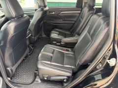 Used 2019  Toyota Highlander 4d SUV AWD SE at House of Carz near Rochester&comma; IN