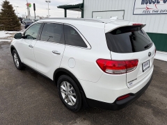 Used 2018  Kia Sorento 4d SUV AWD LX at House of Carz near Rochester&comma; IN