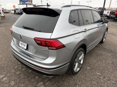 Used 2021  Volkswagen Tiguan 2&period;0T SE R-Line Black 4MOTION at House of Carz near Rochester&comma; IN