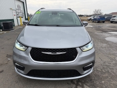 Used 2021  Chrysler Pacifica Touring AWD at House of Carz near Rochester&comma; IN