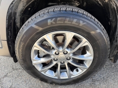 Used 2021  Jeep Cherokee Latitude Lux 4x4 at House of Carz near Rochester&comma; IN