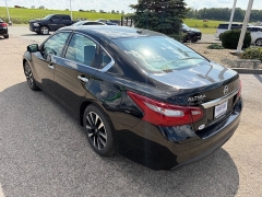 Used 2018  Nissan Altima 4d Sedan 2&period;5L SL at House of Carz near Rochester&comma; IN