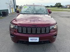 Used 2020  Jeep Grand Cherokee 4d SUV 4WD Laredo Altitude at House of Carz near Rochester&comma; IN