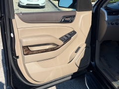 Used 2019  GMC Yukon XL 4d SUV 4WD SLT at House of Carz near Rochester&comma; IN