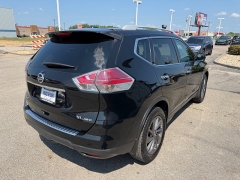 Used 2016  Nissan Rogue 4d SUV AWD SL at House of Carz near Rochester&comma; IN