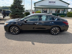 Used 2018  Nissan Altima 4d Sedan 2&period;5L SL at House of Carz near Rochester&comma; IN