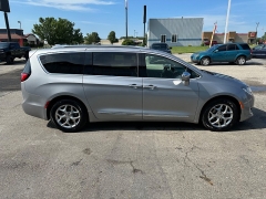 Used 2019 Chrysler Pacifica 4d Wagon Limited at House of Carz near Rochester, IN