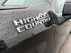 Used 2021  Chevrolet Silverado 1500 4WD Crew Cab 147" High Country at House of Carz near Rochester, IN