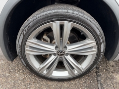 Used 2021  Volkswagen Tiguan 2&period;0T SE R-Line Black 4MOTION at House of Carz near Rochester&comma; IN