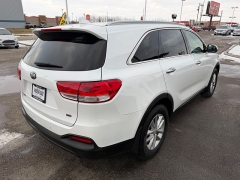 Used 2018  Kia Sorento 4d SUV AWD LX at House of Carz near Rochester&comma; IN