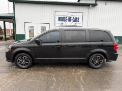 Used 2018  Dodge Grand Caravan 4d Wagon SE at House of Carz near Rochester&comma; IN