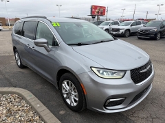 Used 2021  Chrysler Pacifica Touring AWD at House of Carz near Rochester&comma; IN