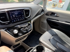 Used 2018  Chrysler Pacifica 4d Wagon Limited at House of Carz near Rochester&comma; IN
