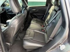 Used 2019  Jeep Cherokee 4d SUV 4WD Trailhawk 3.2L at House of Carz near Rochester, IN