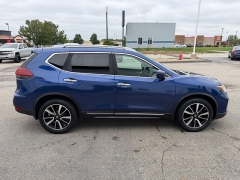 Used 2018  Nissan Rogue 4d SUV AWD SL at House of Carz near Rochester&comma; IN