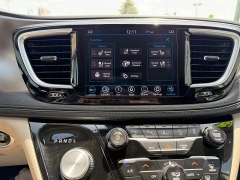 Used 2018  Chrysler Pacifica 4d Wagon Limited at House of Carz near Rochester&comma; IN