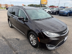 Used 2017  Chrysler Pacifica 4d Wagon Touring-L at House of Carz near Rochester&comma; IN