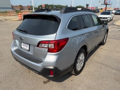 Used 2019  Subaru Outback 4d SUV 2&period;5i Premium at House of Carz near Rochester&comma; IN