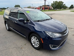 Used 2018  Chrysler Pacifica 4d Wagon Touring L Plus at House of Carz near Rochester&comma; IN